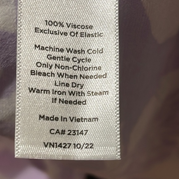 Talbots floral lilac blouse - Picture 6 of 6